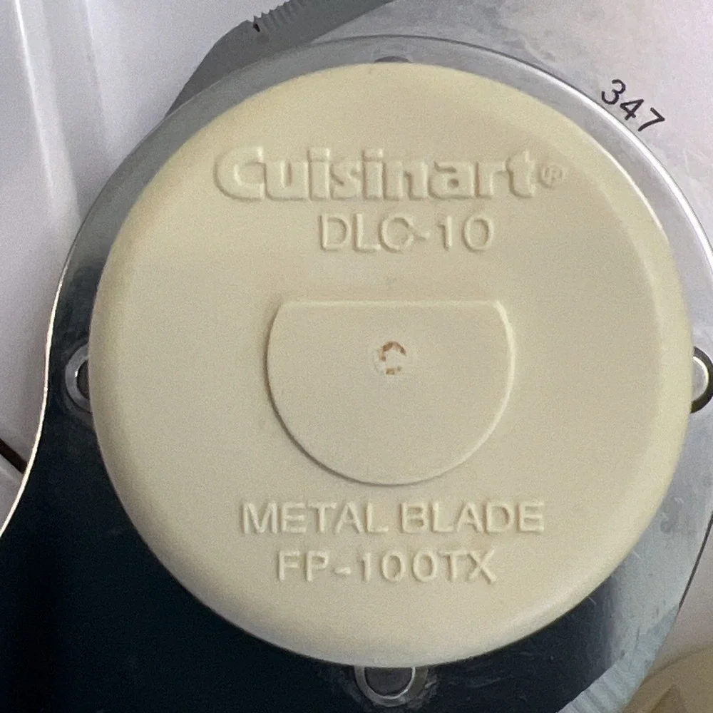 Cuisinart Blade and Disc Holder 2 Blades 2 Disc Stem Food Processor DLC-8 DLC-10